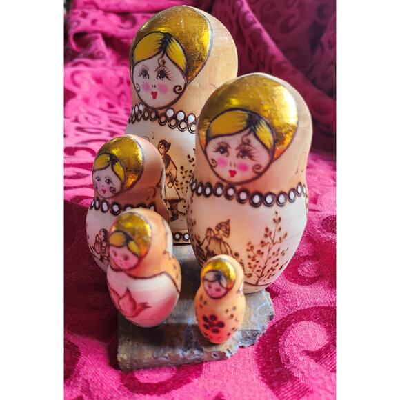 Vintage Russian Matreshka Birch Wooden Nesting Doll Hand, Set of 5 - Picture 3 of 10